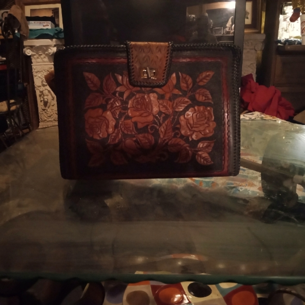 Women's leather handbag